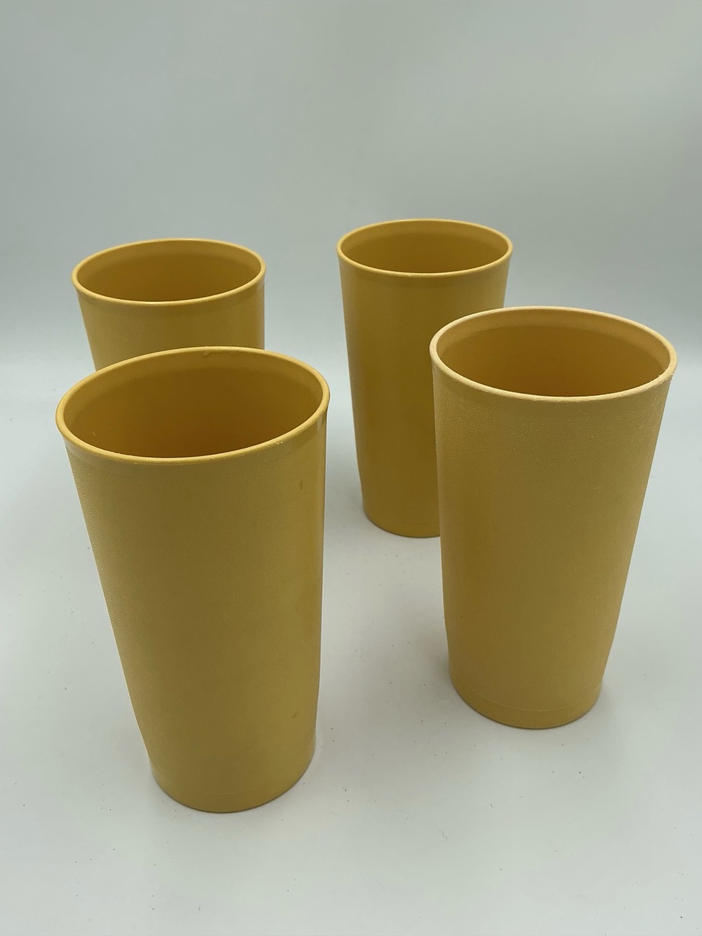 VINTAGE Tupperware Tumblers Cups #873-38 12oz Set Of 4 Harvest Yellow Stackable